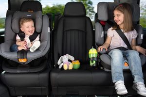 Hướng dẫn cách thắt dây an toàn cho trẻ đi xe ô tô 35