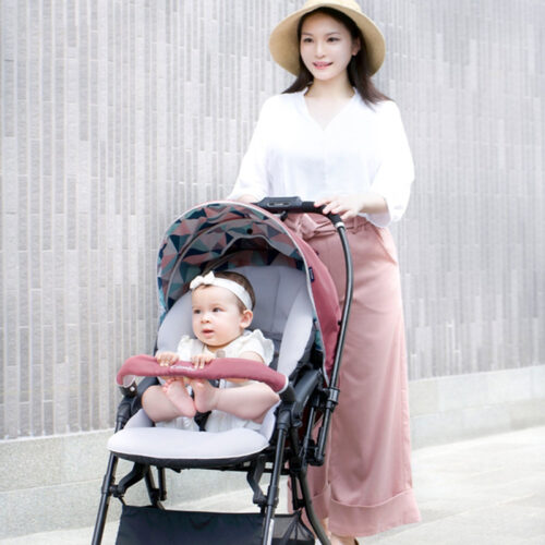 Xe đẩy trẻ em Combi Sugocal Light